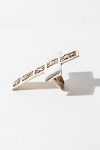 Load image into Gallery viewer, Crossing Winds Native American Ring

